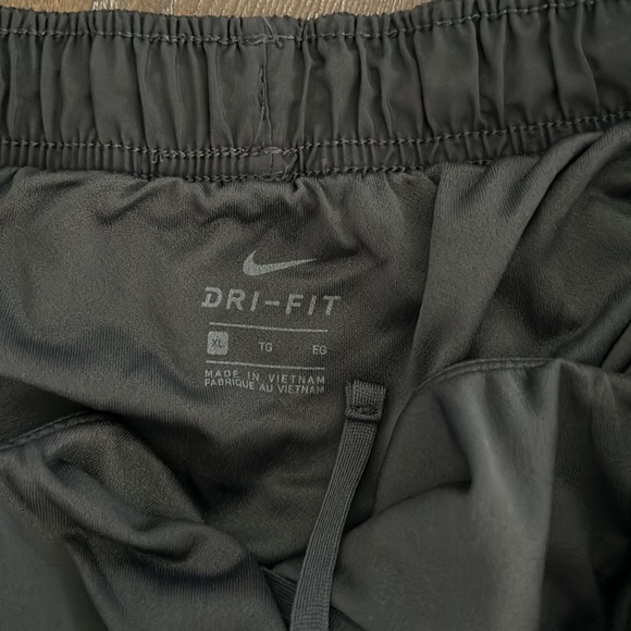 Nike women’s running shorts - Picture 3 of 3